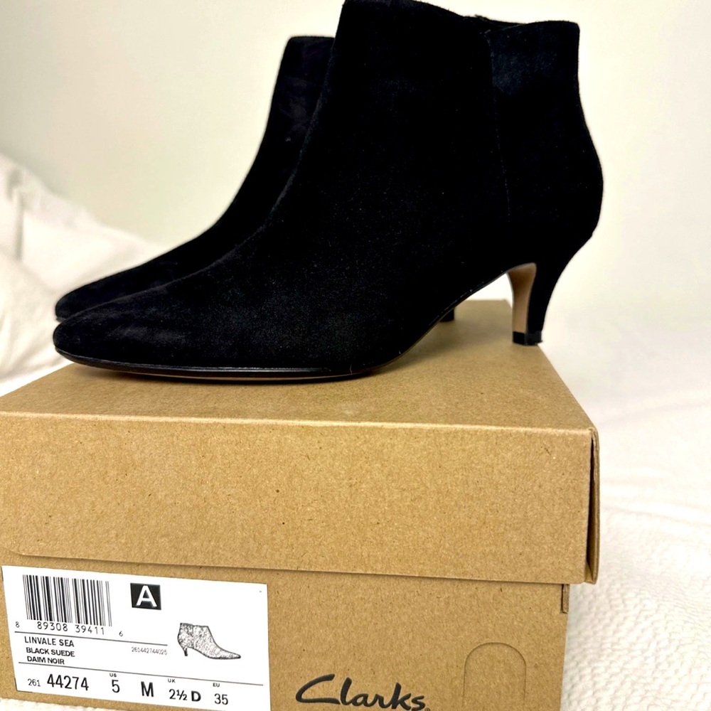 Clark's Linvale Sea Black Suede Bootie‎ Sz 5